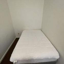 Full Size Bed: Mattress, Box spring, Metal Frame, Topper