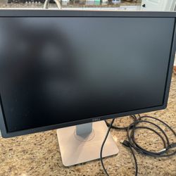 Dell 24 Inch Computer Monitor With Power And Display Cables Adjustable Height