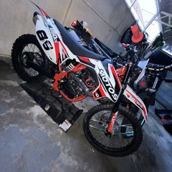 XMotos 250cc dirt bike