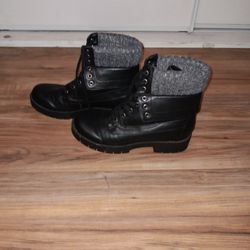 Women Boots Wear Only One Time  Size  Size 9.5