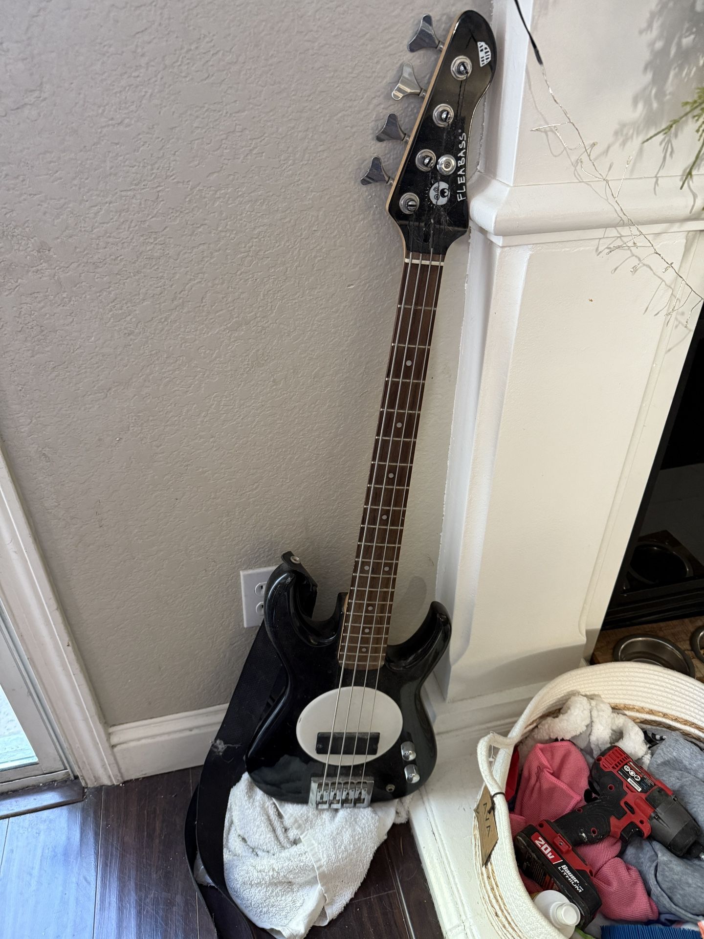 Fleabass Junior Electric bass