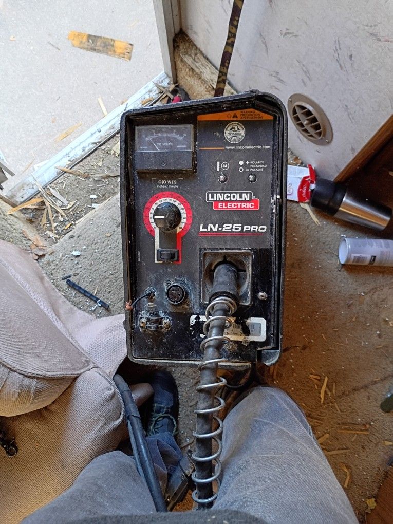 Lincoln Electric LN-25 Auto Wire Feed Welder