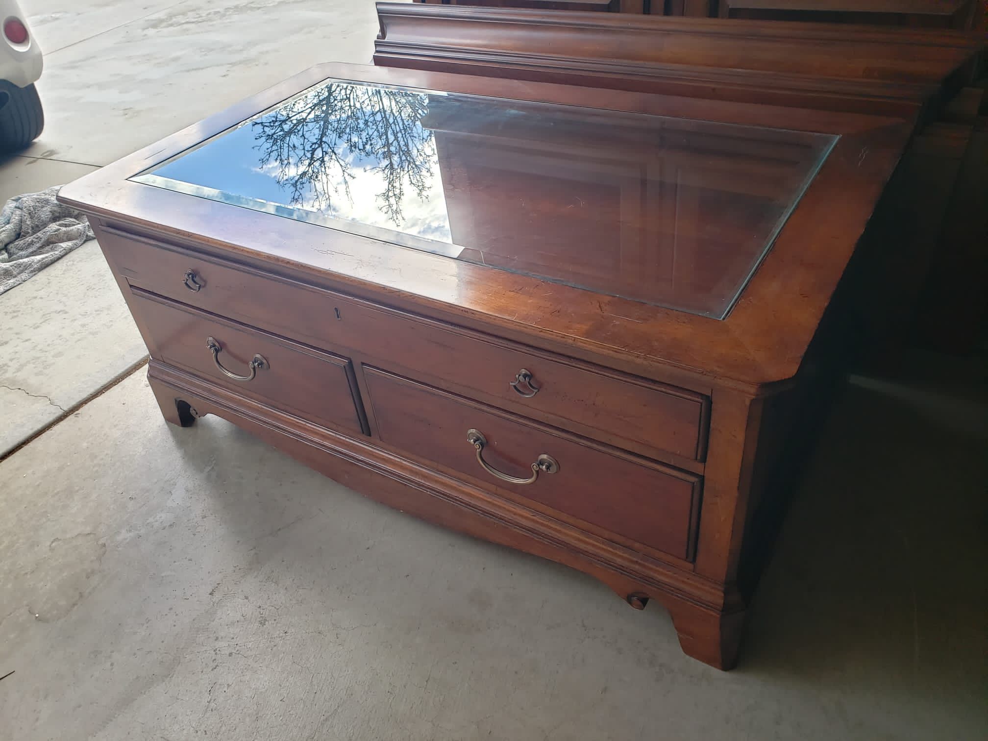 Solid Wood with glass Coffee table with display drawers in perfect condition you can use it as a tv stand as well 