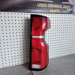 2024 2025 2026 CHEVY CHEVROLET SILVERADO FULL LED 2500 & 3500 TAIL LIGHT TAIL LAMP RIGHT PASSENGER SIDE RH ORIGINAL USED (small crack)