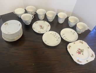 China Set 22 Piece,  14 Saucers, 8 Cups  Great Conditon