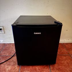 Galanz Mini Fridge 
