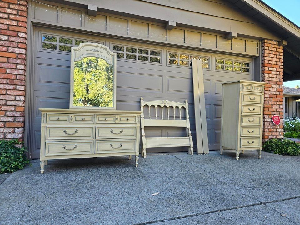 Vintage French Provincial DIXIE Bedroom Set, Twin Bed + 2 Dressers