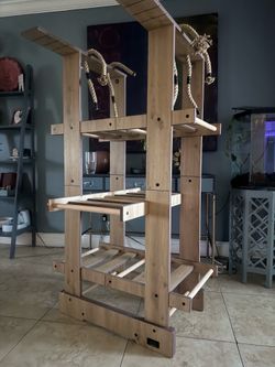 Malibu cat tree -excellent condition