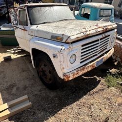 Ford Truck 1967 F600 Part Out