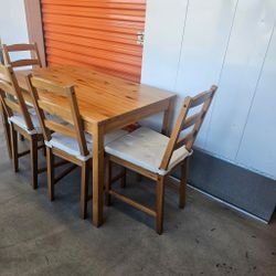 Table Chairs 