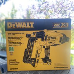 DEWALT 20V Maximum 9 Gauge Cordless Fencing Stapler