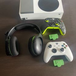 Xbox Series S Two Controller Battery Pack &8TB External Storage Drive