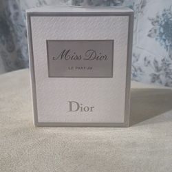 Miss Dior Le parfum.  .  Early 2000s Discontinued Sealed Original Not To Be Confused With The Toilette  Or Any Of The Other New Watered-down Options
