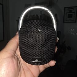 Bluetooth Clip On Speaker. New Condition.