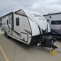 2022 Crossroads Sunset Trail Super Lite Trailer SS242BH Dual Axle Used 4 Times