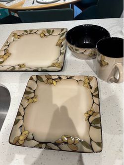Gorgeous Mikasa dinnerware set for 8