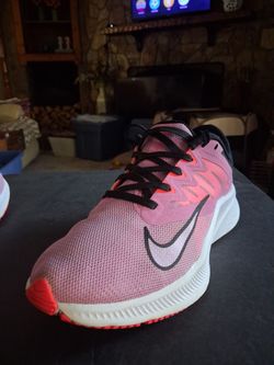 (Size 8.5) Like New, Women's, Nike Quest 3 Size 9.5 CD0232-600 Pink Running Shoes Sneakers