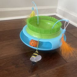 Interactive cat toy
