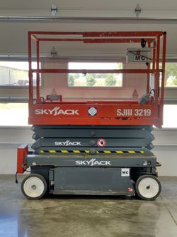 2019 SkyJack SJIII-3219 Scissor Lift