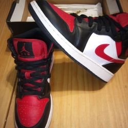 Unisex Nike Tennis Size 6 1/2 Youth Worn Only A Few Times $45 Pick Up In Edinburg No Holds 