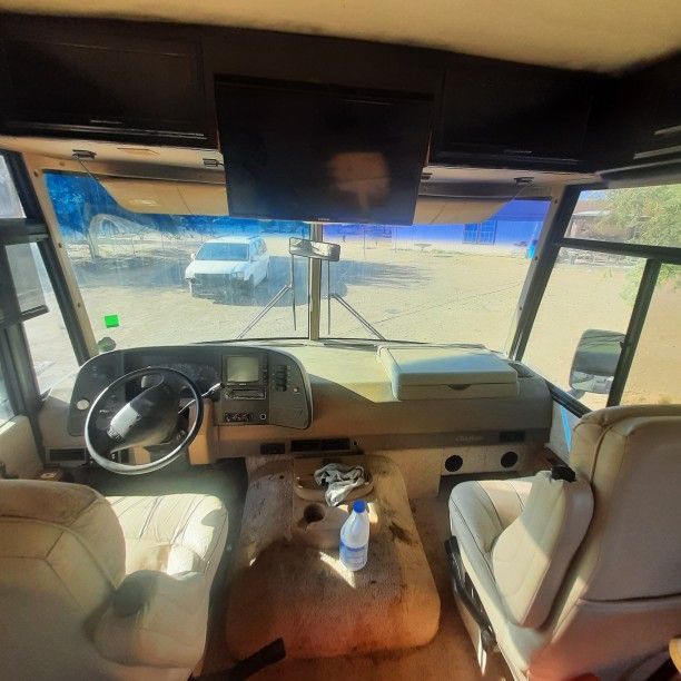 2001 Winnebago Cheftain