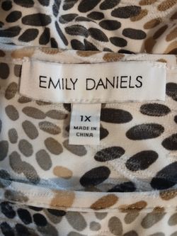 Emily Daniels Ladies top.  Size 1X