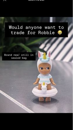Unicorn secret looking for Robbie