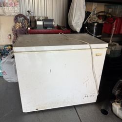 Magic Chef Freezer 6.9 cu. Ft. 