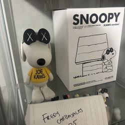 KAWS PEANUTS SNOOPY 
