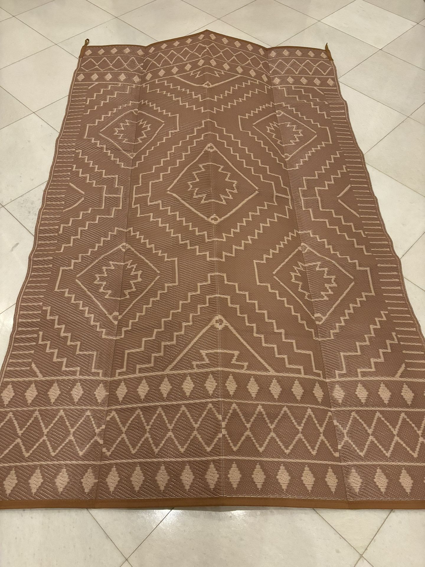 Geometric Pattern Area Rug
