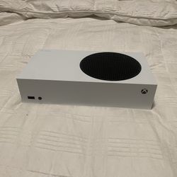 Used Xbox Series S 512GB SSD NO CONTROLLER + Used LG Ultragear 24” Full HD 144hz 1ms Freesync Plus