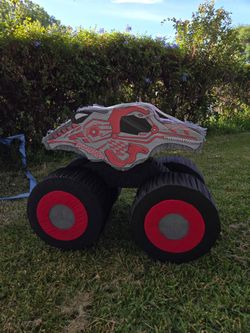 Glo's Custom Made Piñatas