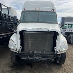 2013 Freightliner  Cascadia sleeper parting out