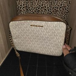 Selling  These Mk Purse 50.00 Each Or  250 For All Their All Good Condition 