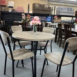 Comedor De 4 Sillas Nuevo En Tienda 