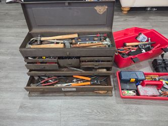 Tools and cordless grinder
