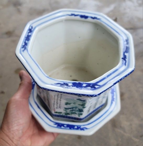 Asian ceramic pot blue/white 
