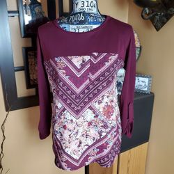 REWIND BURGUNDY TOP WITH A MULTICOLORED PATTERN AND ADJ. SLEEVE