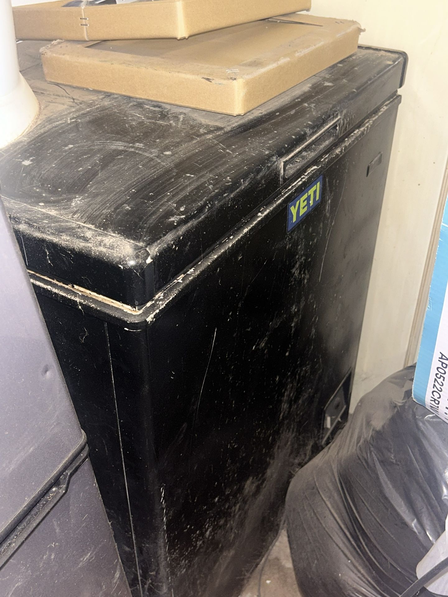 YETI DEEP FREEZER