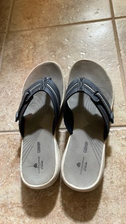 Women’s flip flops size 8