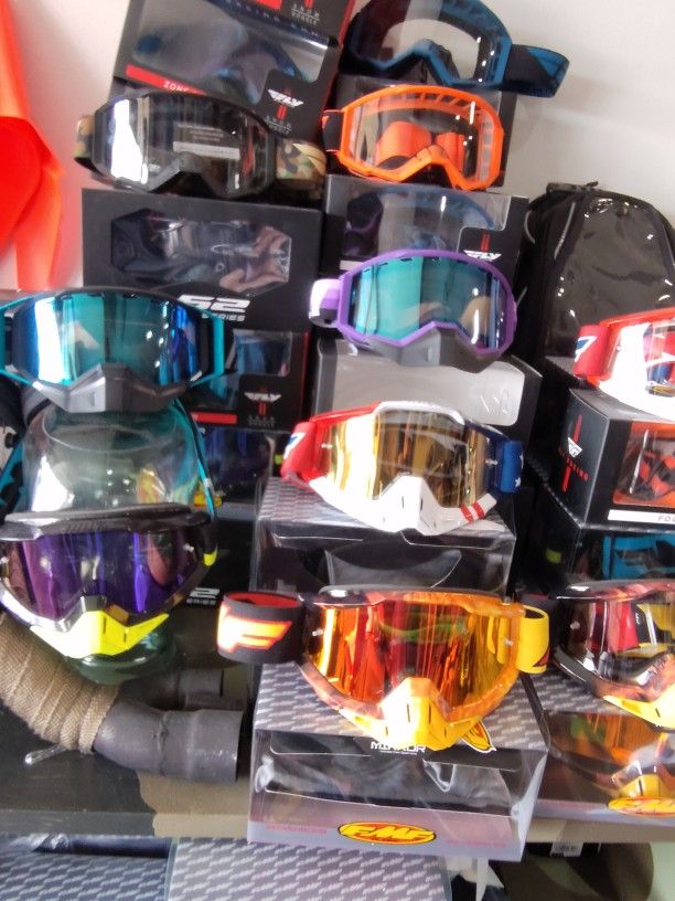 Snowboard,Ski, Snowmobile Off-road Goggles Variety Of Different Colors And Designs $65 Each