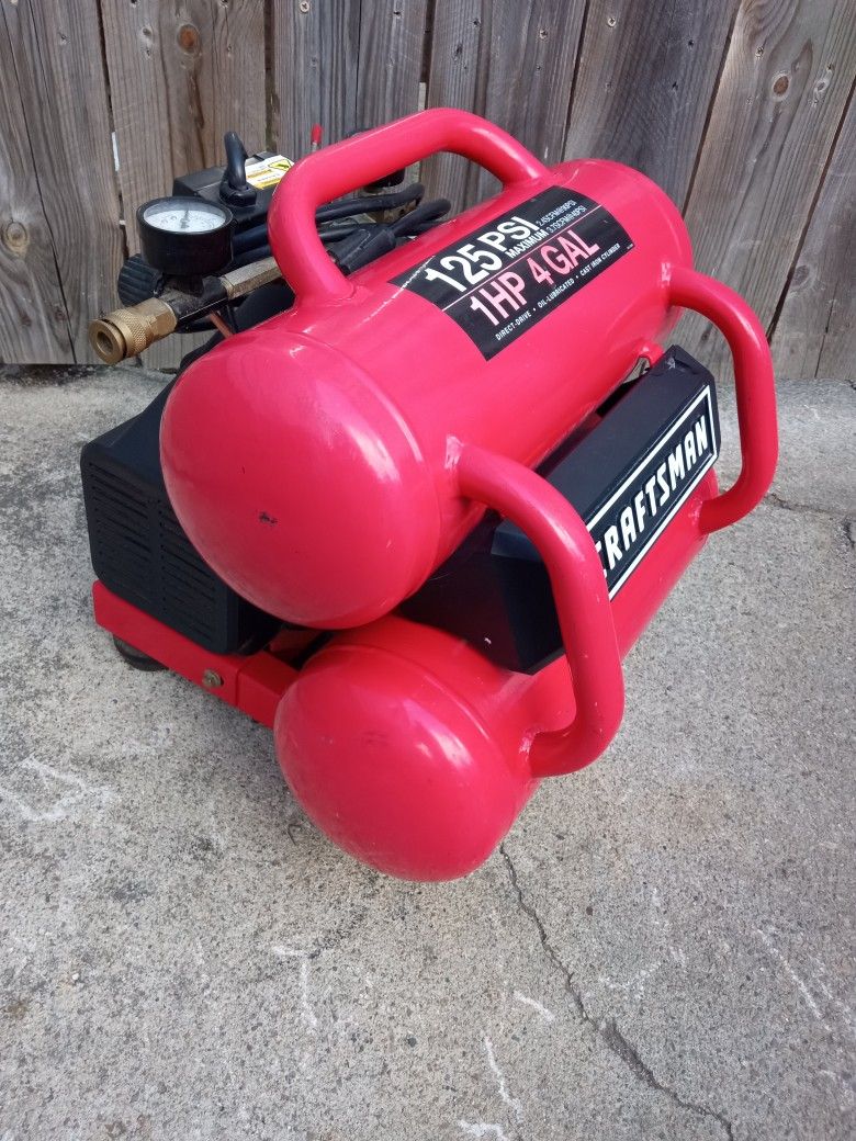 Excellent Condition Craftsman 125 PSI 4- Gallon Portable Air Compressor 