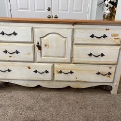 Beautiful Dresser & Mirror For Sale
