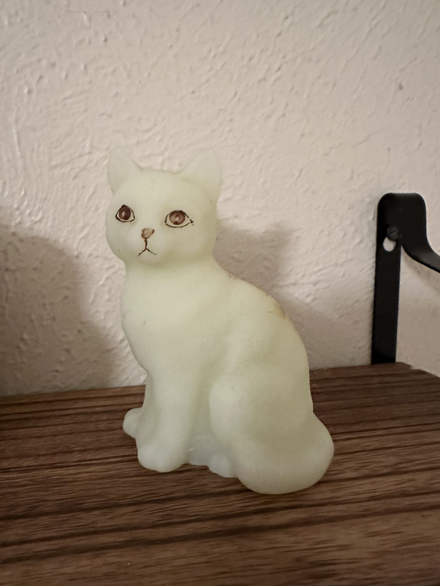 Fenton custard glass store cat