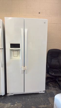 Like new Kenmore side by side refrigerator white
