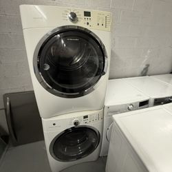 Electrolux Washer And Dryer Set “27 ( Lavadora Y Secadora )