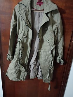 Merona lady's trench coat 🧥 very stylish