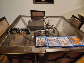 PS 4/ With 2 Controllers & Four Games
