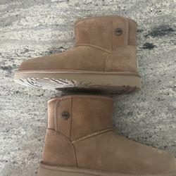 Brand New UGG Jona boots in size 3