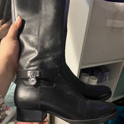 MK women’s 6.5 Black Boots